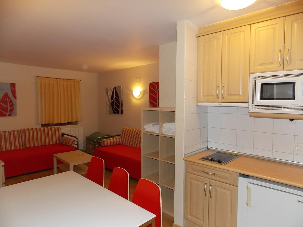 Apartamentos Fidalgo Sandiniés Habitación foto